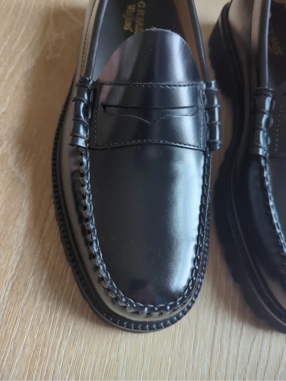 GH Bass Weejuns Larson Black Polished Leather Penny Loafers Shoes Mens 10.5